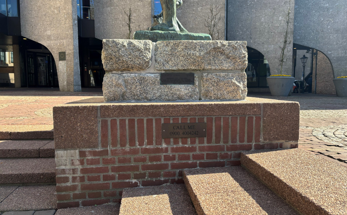 CALL ME 0900-4004242