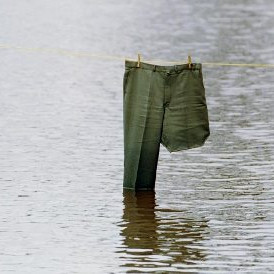Die Hose des Einbeinigen trocknen
